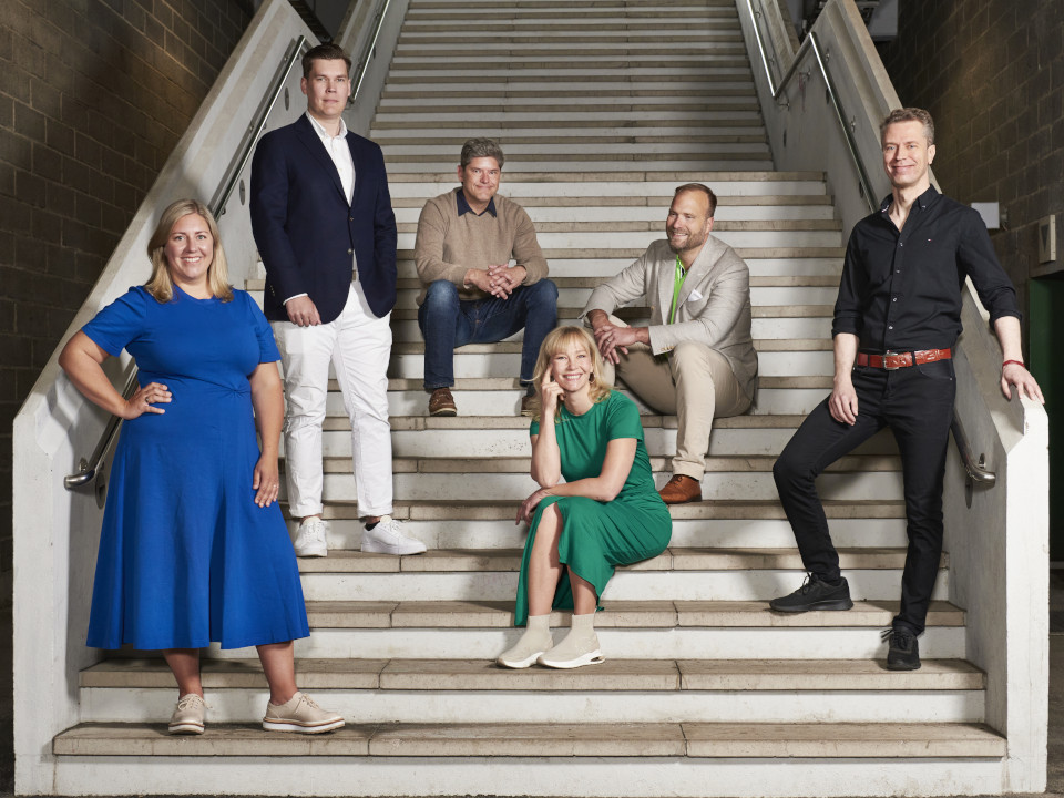 Från v till h: Jenny Engerfelt, Niko Elers, Kalle Öhman, Inka Mero, Pontus Stråhlman, Jussi Sainiemi